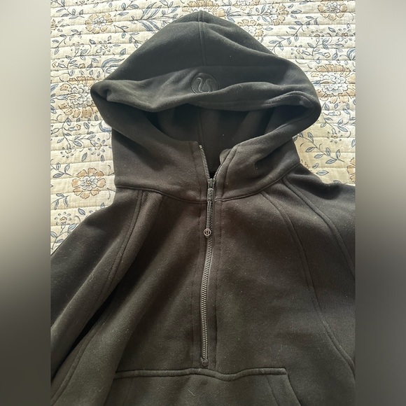 BLACK HOODED LULULEMON SCUBAM/L - Picture 1 of 2